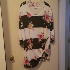 Lovely J 3X 3/4 Sleeve Floral Top